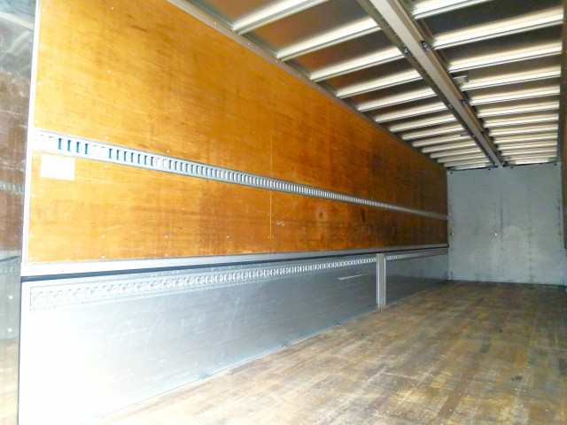 UDトラックス（日産） クオン 大型 ウィング 2PG-CG5CA(101721) 14枚目