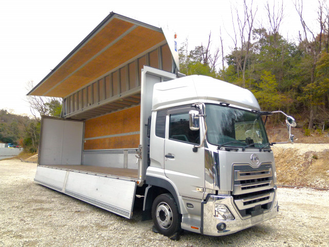 UDトラックス（日産） クオン 大型 ウィング 2PG-CG5CA(101721) 17枚目