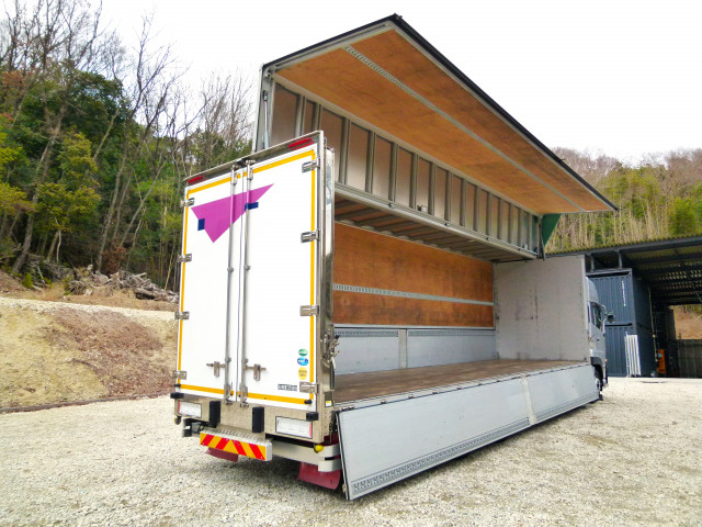 UDトラックス（日産） クオン 大型 ウィング 2PG-CG5CA(101721) 18枚目