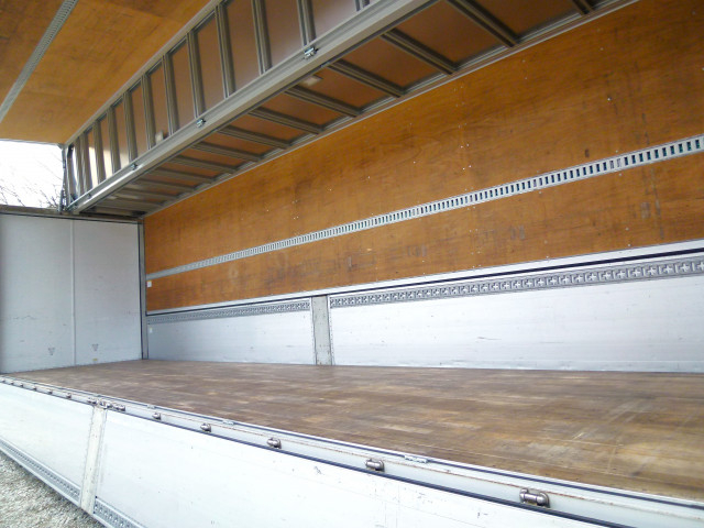 UDトラックス（日産） クオン 大型 ウィング 2PG-CG5CA(101721) 21枚目