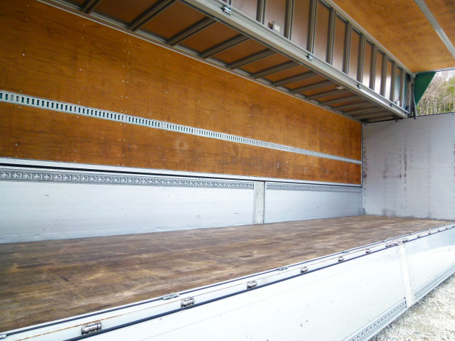 UDトラックス（日産） クオン 大型 ウィング 2PG-CG5CA(101721) 22枚目