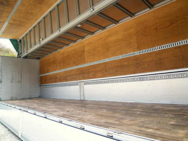 UDトラックス（日産） クオン 大型 ウィング 2PG-CG5CA(101721) 23枚目