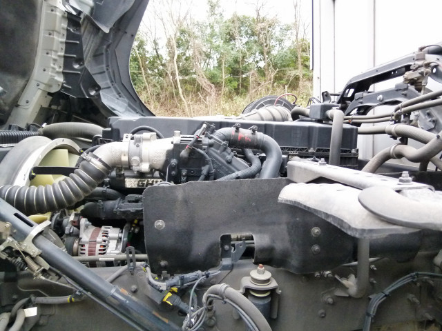 UDトラックス（日産） クオン 大型 ウィング 2PG-CG5CA(101721) 24枚目