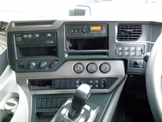 UDトラックス（日産） クオン 大型 ウィング 2PG-CG5CA(101721) 29枚目