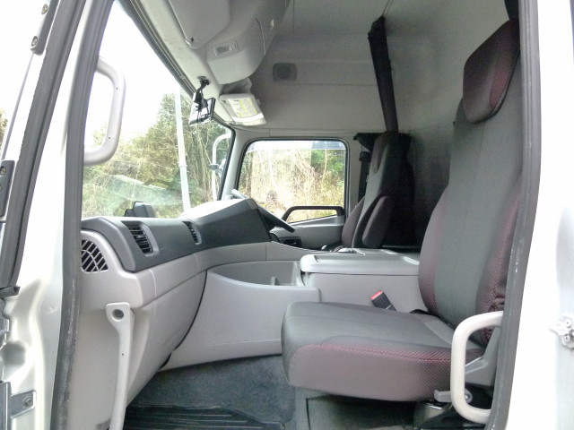 UDトラックス（日産） クオン 大型 ウィング 2PG-CG5CA(101721) 33枚目