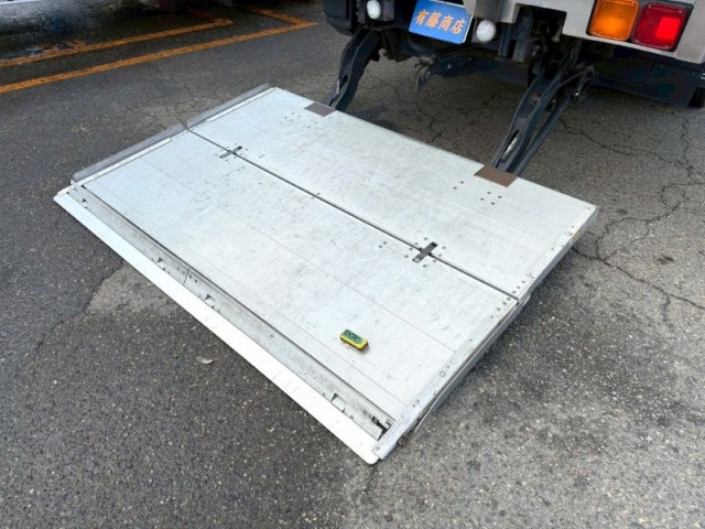 いすゞ フォワード 中型 冷蔵冷凍バン 2PG-FRR90S2(101725) 6枚目