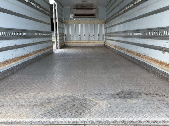 いすゞ フォワード 中型 冷蔵冷凍バン 2PG-FRR90S2(101725) 8枚目