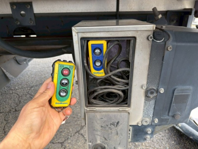 いすゞ フォワード 中型 冷蔵冷凍バン 2PG-FRR90S2(101725) 11枚目