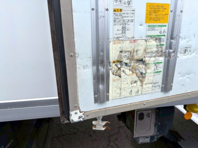 いすゞ フォワード 中型 冷蔵冷凍バン 2PG-FRR90S2(101725) 18枚目