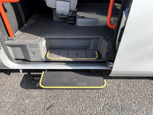 日産自動車 キャラバン 小型 バス CBF-CS4E26(101735) 6枚目