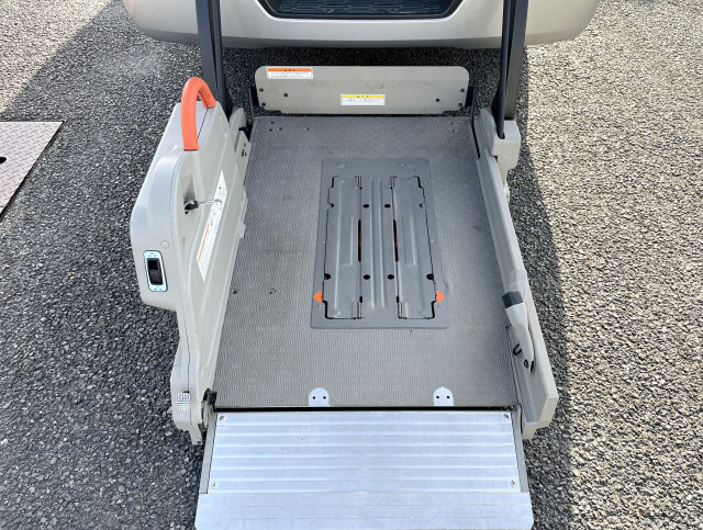 日産自動車 キャラバン 小型 バス CBF-CS4E26(101735) 10枚目