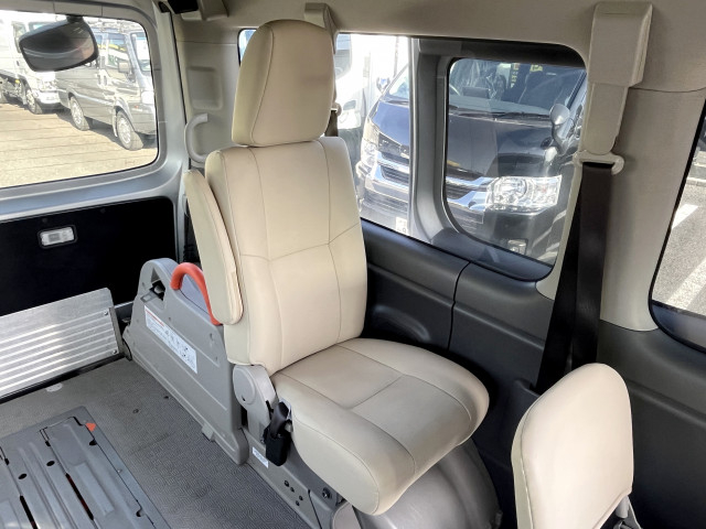 日産自動車 キャラバン 小型 バス CBF-CS4E26(101735) 19枚目