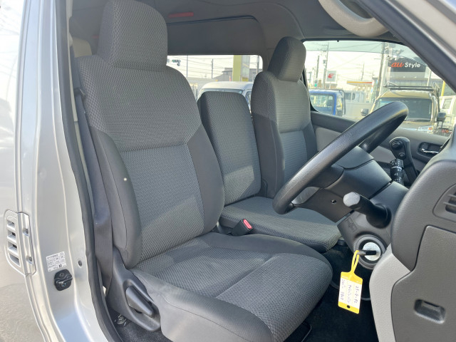 日産自動車 キャラバン 小型 バス CBF-CS4E26(101735) 23枚目