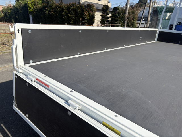 三菱ふそう キャンター 小型 平ボディ（クレーン付） 2PG-FEB80(101738) 10枚目