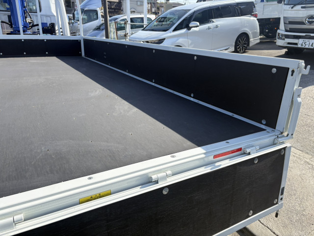 三菱ふそう キャンター 小型 平ボディ（クレーン付） 2PG-FEB80(101738) 11枚目