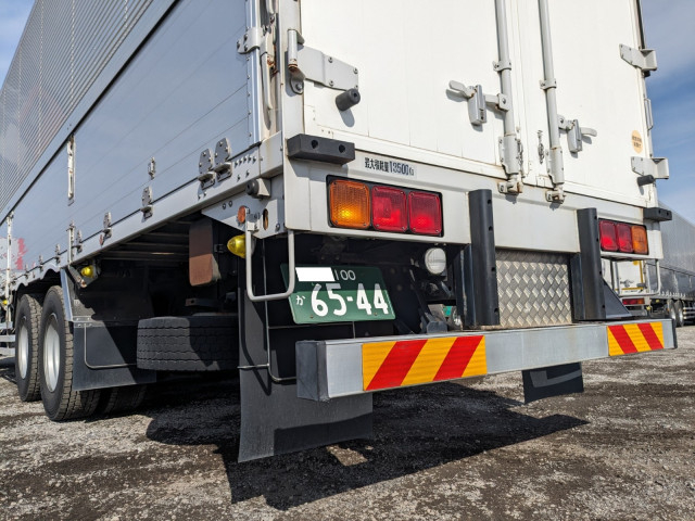 UDトラックス（日産） クオン 大型 ウィング QKG-CD5ZA(101775) 8枚目