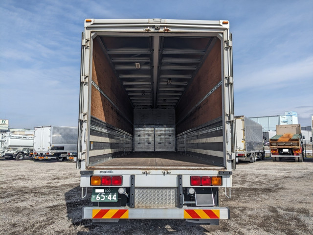 UDトラックス（日産） クオン 大型 ウィング QKG-CD5ZA(101775) 9枚目