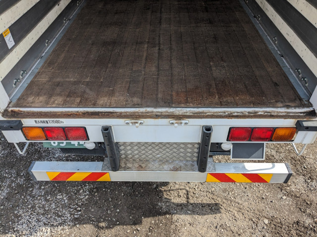 UDトラックス（日産） クオン 大型 ウィング QKG-CD5ZA(101775) 10枚目