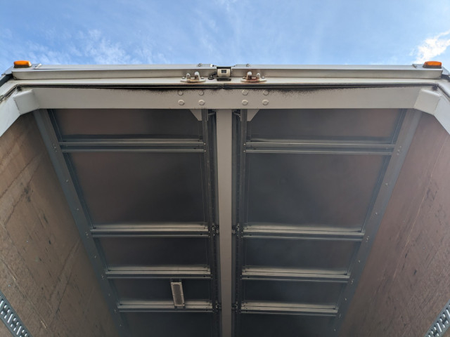 UDトラックス（日産） クオン 大型 ウィング QKG-CD5ZA(101775) 11枚目