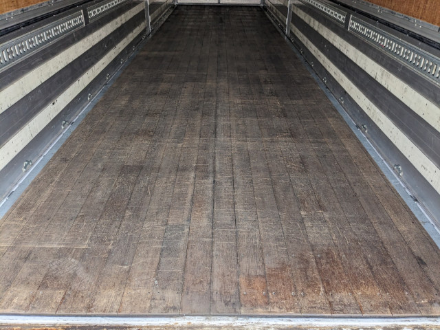 UDトラックス（日産） クオン 大型 ウィング QKG-CD5ZA(101775) 12枚目