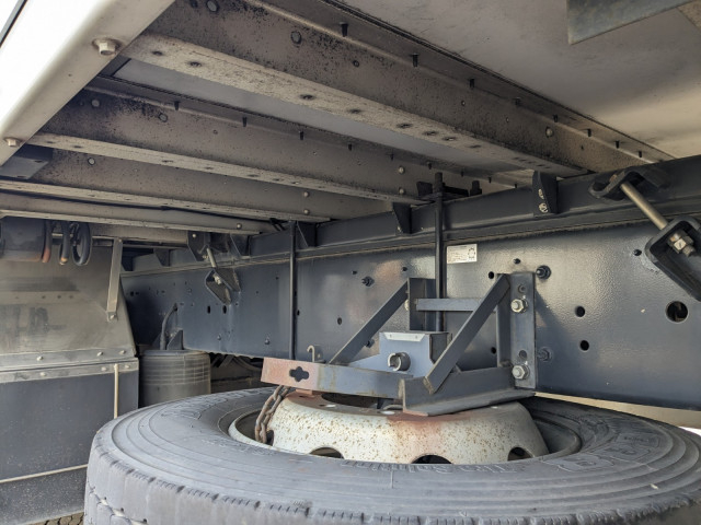 UDトラックス（日産） クオン 大型 ウィング QKG-CD5ZA(101775) 19枚目