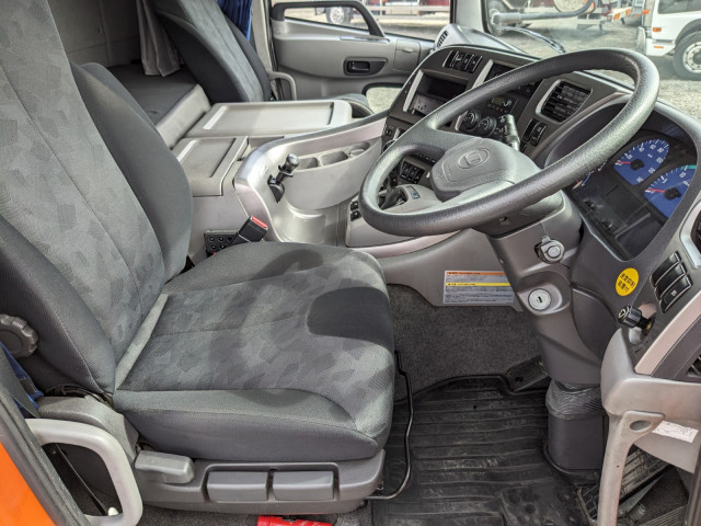 UDトラックス（日産） クオン 大型 ウィング QKG-CD5ZA(101775) 23枚目