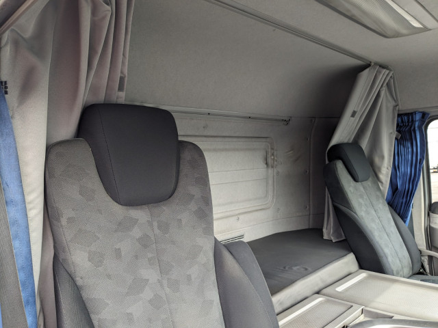 UDトラックス（日産） クオン 大型 ウィング QKG-CD5ZA(101775) 24枚目