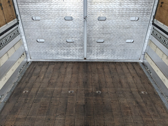 UDトラックス（日産） クオン 大型 ウィング QKG-CD5ZA(101775) 32枚目