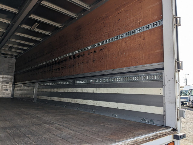 UDトラックス（日産） クオン 大型 ウィング QKG-CD5ZA(101775) 35枚目