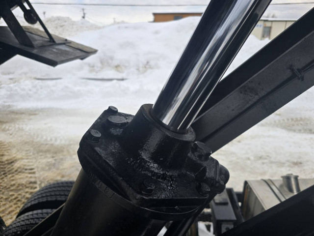 いすゞ ギガ 大型 土砂ダンプ QKG-CXZ77AT(101801) 17枚目