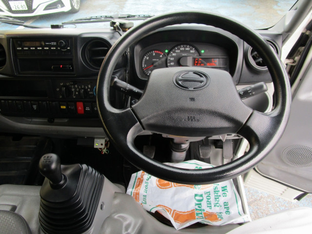 日野 デュトロ 小型 平ボディ（クレーン付） TKG-XZU650M(101804) 31枚目