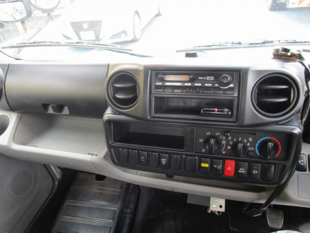 日野 デュトロ 小型 平ボディ（クレーン付） TKG-XZU650M(101804) 32枚目