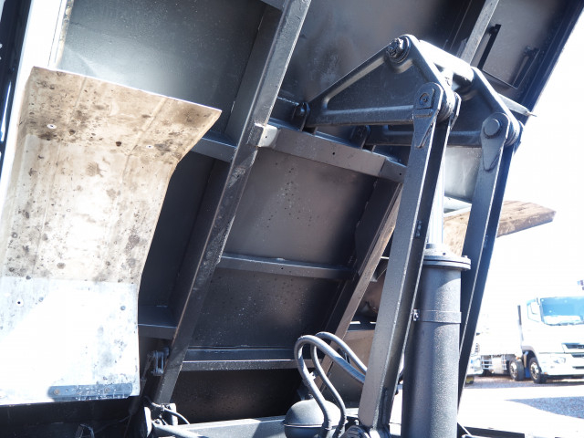 UDトラックス（日産） コンドル 小型 土砂ダンプ PB-MK36A(101832) 16枚目