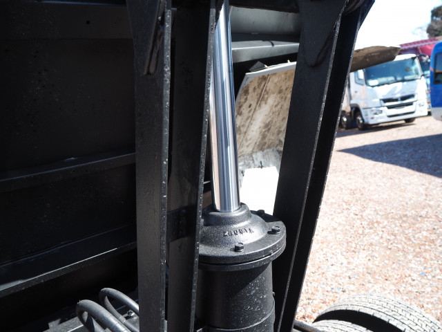 UDトラックス（日産） コンドル 小型 土砂ダンプ PB-MK36A(101832) 27枚目