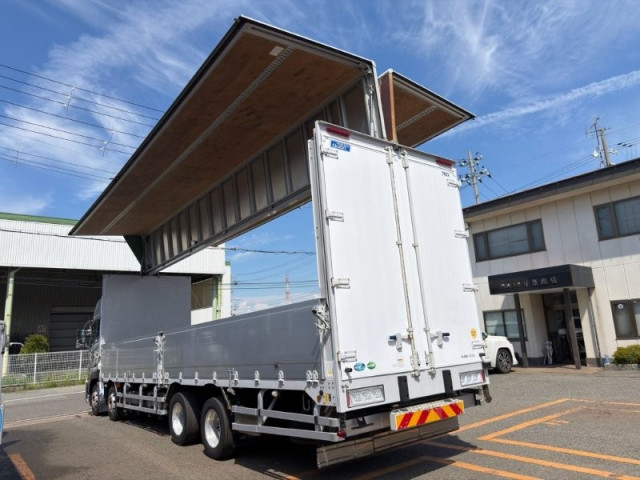 UDトラックス（日産） クオン 大型 ウィング 2PG-CG5CA(109505) 8枚目
