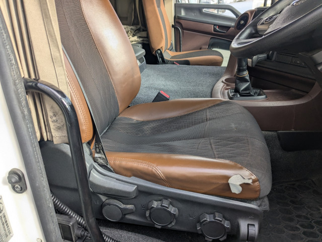 日野 プロフィア 大型 冷蔵冷凍バン 2DG-FR1AHC(100251) 39枚目