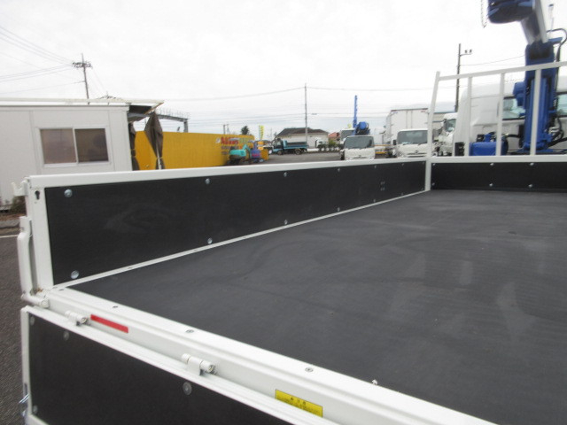 三菱ふそう キャンター 小型 平ボディ（クレーン付） 2PG-FEB80(101975) 10枚目