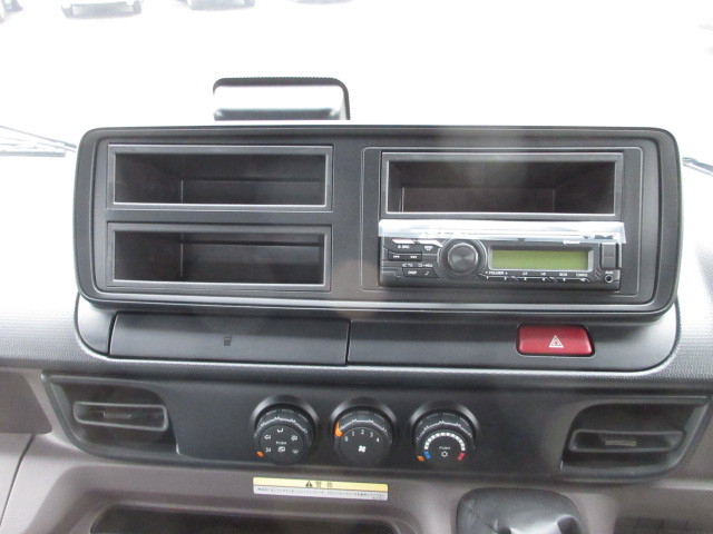 三菱ふそう キャンター 小型 平ボディ（クレーン付） 2PG-FEB80(101975) 29枚目