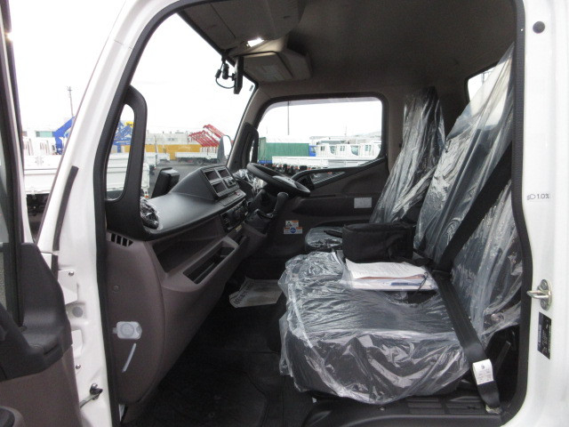 三菱ふそう キャンター 小型 平ボディ（クレーン付） 2PG-FEB80(101975) 32枚目