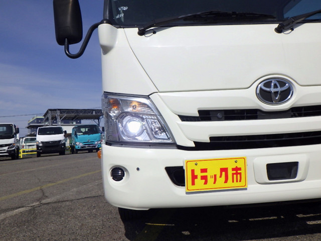 トヨタ ダイナ 小型 平ボディ（クレーン付） 2RG-XZU710(102071) 3枚目