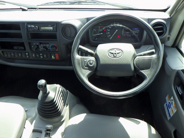 トヨタ ダイナ 小型 平ボディ（クレーン付） 2RG-XZU710(102071) 15枚目