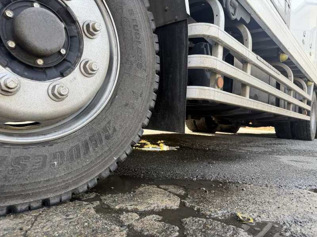 日野 プロフィア 大型 冷蔵冷凍バン 2DG-FW1AHG(102072) 46枚目