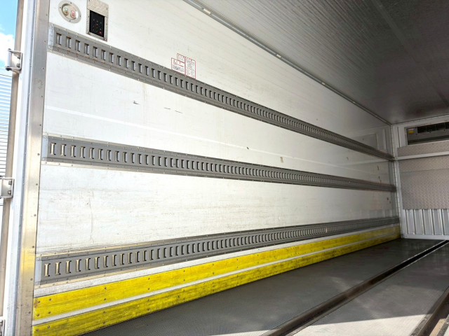 日野 レンジャー 中型 冷蔵冷凍バン 2KG-FC2ABG(102075) 9枚目