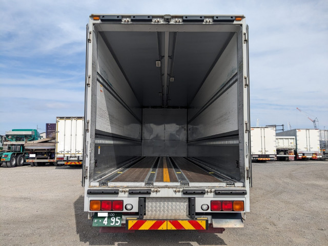 UDトラックス（日産） クオン 大型 ウィング QKG-CG5ZA(102093) 9枚目