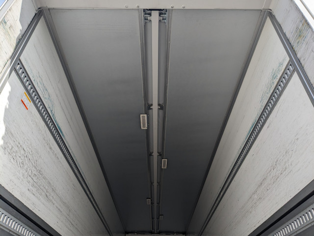 UDトラックス（日産） クオン 大型 ウィング QKG-CG5ZA(102093) 12枚目