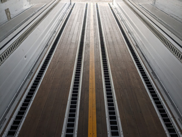 UDトラックス（日産） クオン 大型 ウィング QKG-CG5ZA(102093) 14枚目