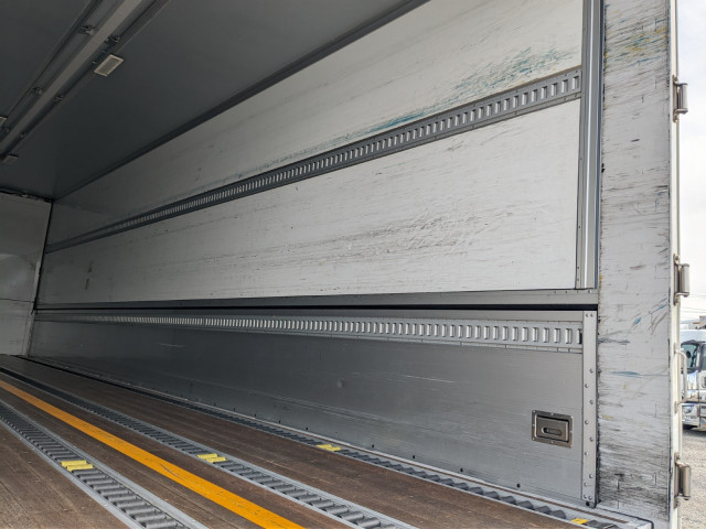 UDトラックス（日産） クオン 大型 ウィング QKG-CG5ZA(102093) 15枚目