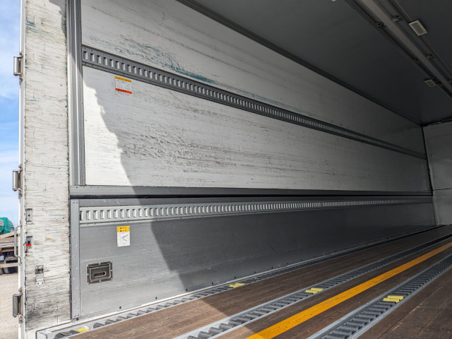 UDトラックス（日産） クオン 大型 ウィング QKG-CG5ZA(102093) 17枚目