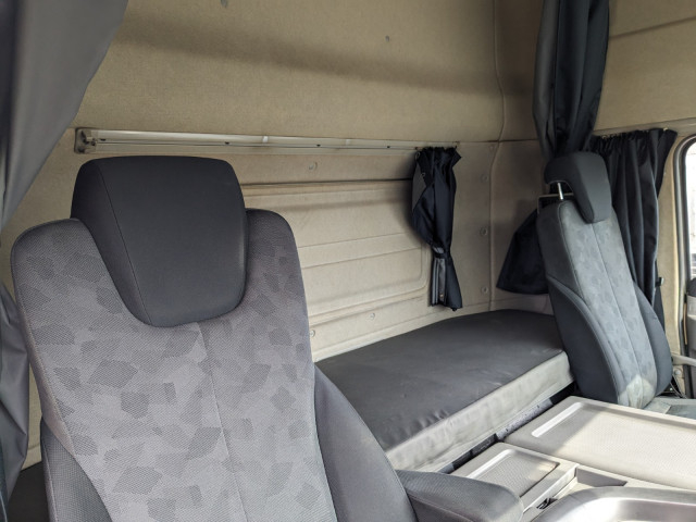 UDトラックス（日産） クオン 大型 ウィング QKG-CG5ZA(102093) 21枚目