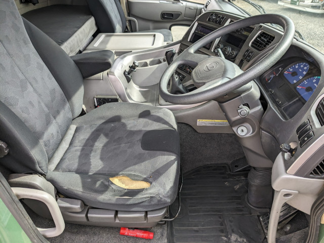 UDトラックス（日産） クオン 大型 ウィング QKG-CG5ZA(102093) 23枚目